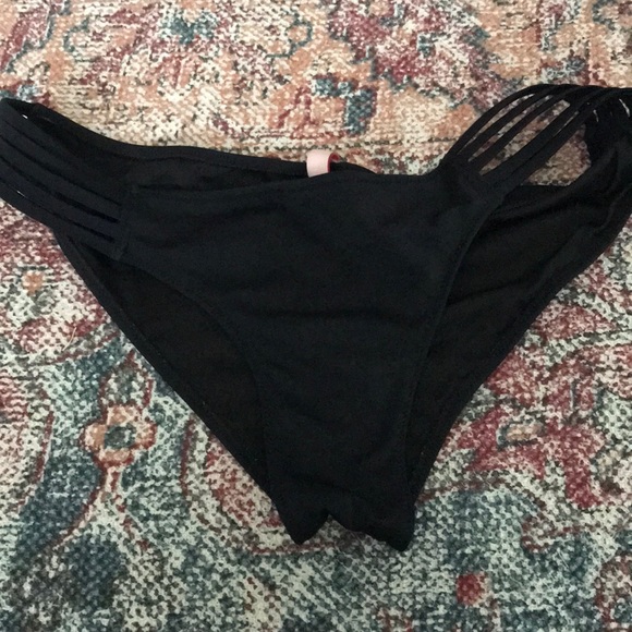 Victoria’s Secret black swim suit bottomed - Picture 1 of 1